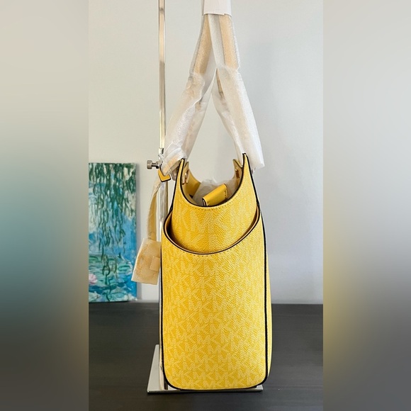 MICHAEL KORS Daisy Yellow Jet Set Logo Travel Large Chain Shoulder Tote - Picture 8 of 8